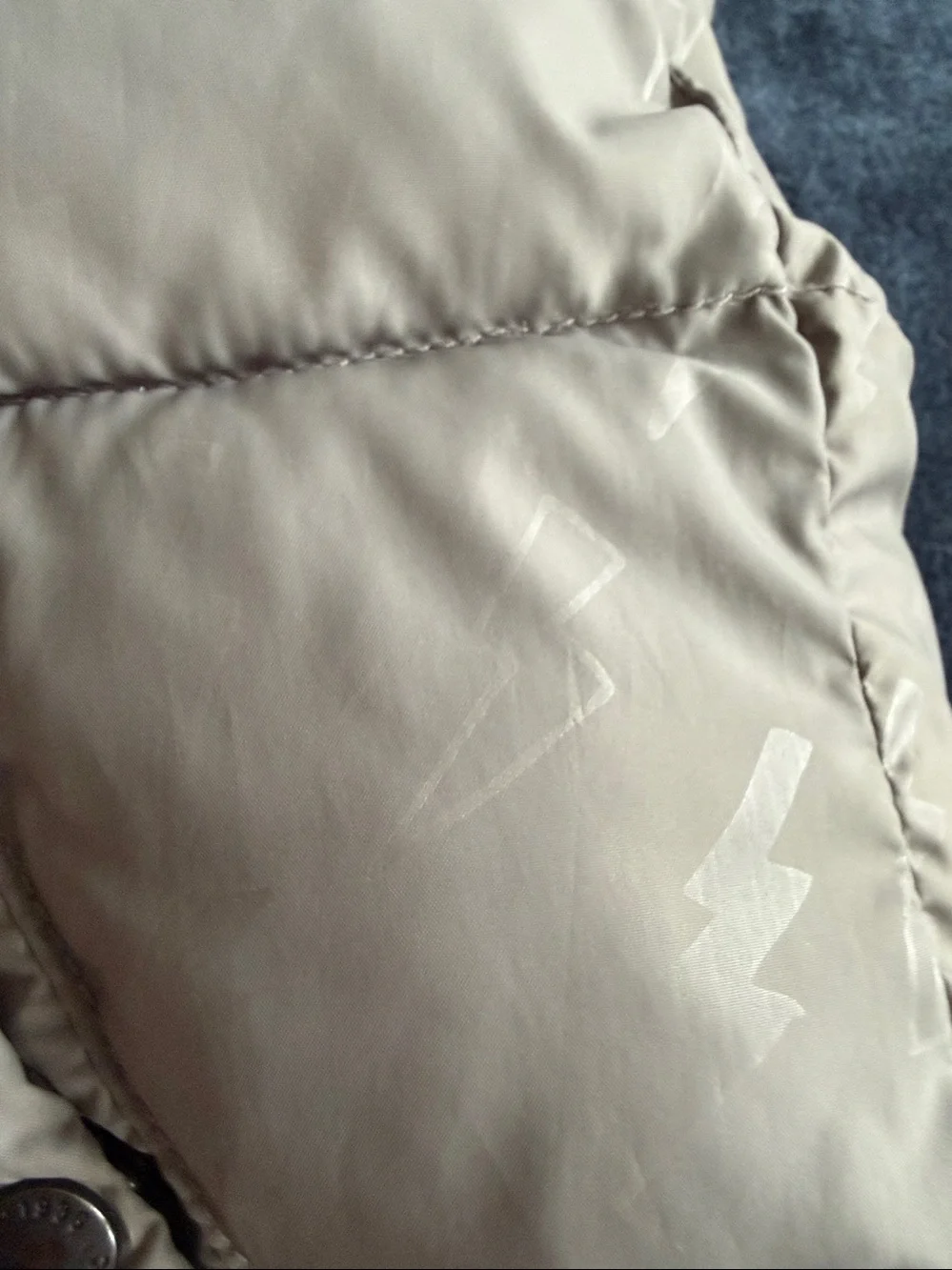 BabyGap Toddler 5 grey puffer vest with lightning bolt design on fabric like new